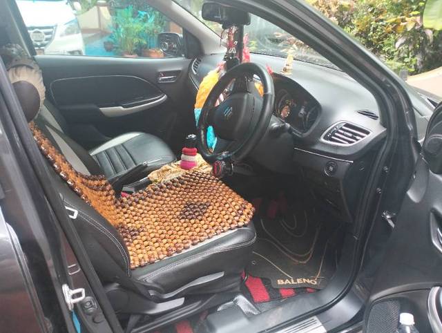 https://images10.gaadi.com/usedgaadi-sellcar/UsedCar/e52013dca/fca66b0b-b2cd-400b-92e8-6891f5ad7a96.jpg?imwidth=6400