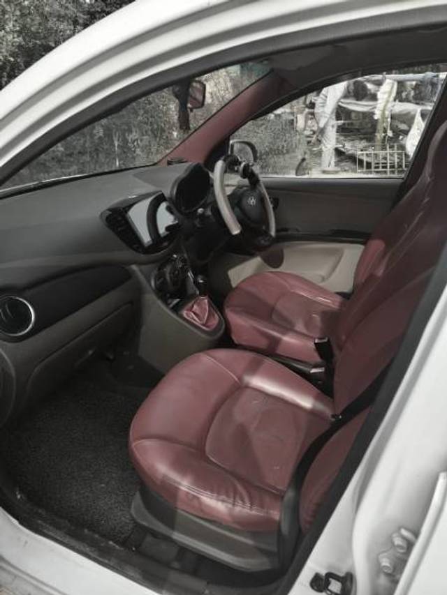 https://images10.gaadi.com/usedgaadi-sellcar/UsedCar/e520596ba/dd74d614-2aec-4bb1-ba7c-443cff26a0dd.jpg?imwidth=6401