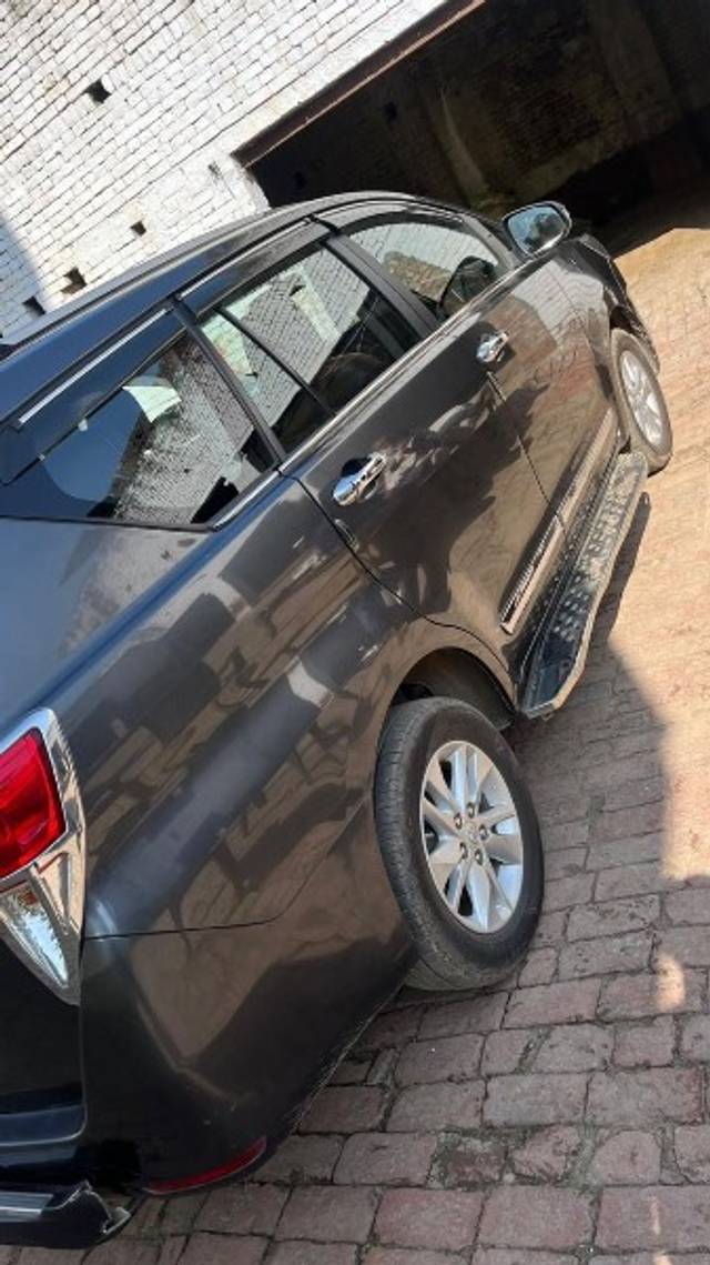 https://images10.gaadi.com/usedgaadi-sellcar/UsedCar/e5208448a/e3c7bafe-e8ad-45bd-a09a-4890aa01cc05.jpeg?imwidth=6400