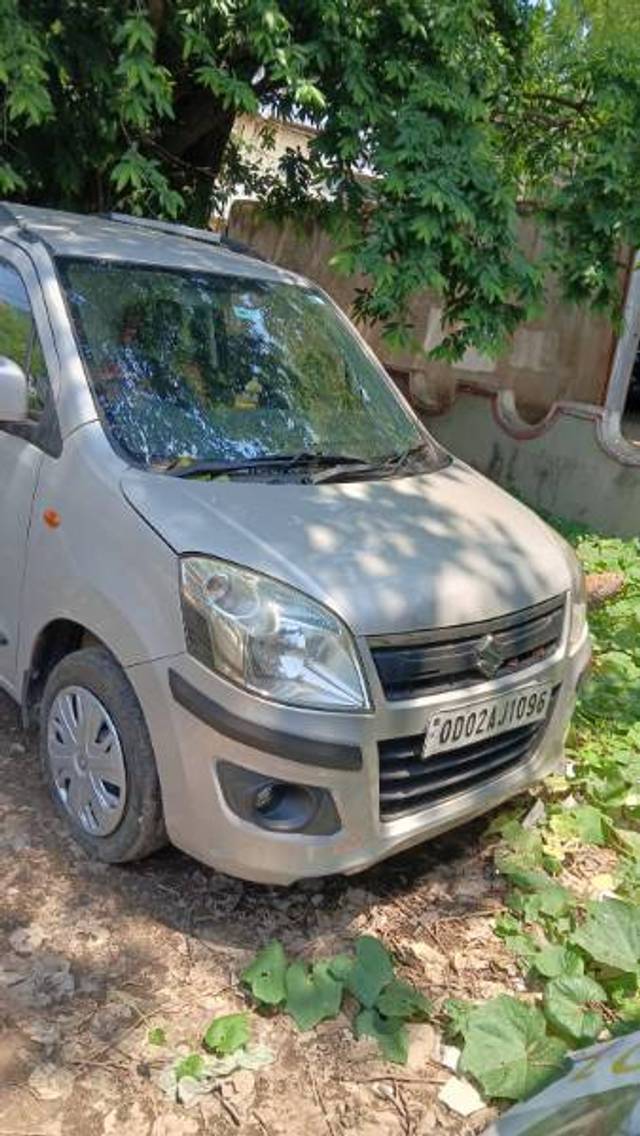 https://images10.gaadi.com/usedgaadi-sellcar/UsedCar/e520972ea/04eeec08-c242-4627-a4c7-890c87b16337.jpg?imwidth=6400