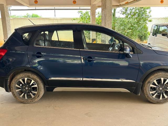 https://images10.gaadi.com/usedgaadi-sellcar/UsedCar/e520bdeea/3aa4a4ee-fa5e-406c-b814-56eef806d3b2.jpeg?imwidth=6401