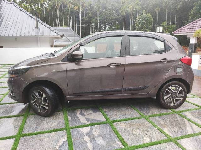 https://images10.gaadi.com/usedgaadi-sellcar/UsedCar/e5210fc4a/81bdf18c-362d-48c6-beeb-cdc5700fdad9.jpg?imwidth=6402