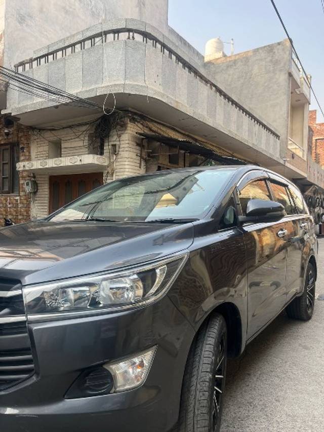 https://images10.gaadi.com/usedgaadi-sellcar/UsedCar/e52129bea/93d94466-12c9-443e-a4a2-a672ccdd2ad6.jpeg?imwidth=6402