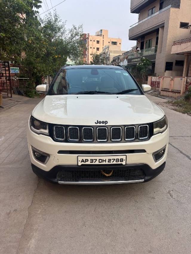https://images10.gaadi.com/usedgaadi-sellcar/UsedCar/e5212e99a/e41e9a11-87a8-4ab9-b9c2-7d2526382153.jpeg?imwidth=6400