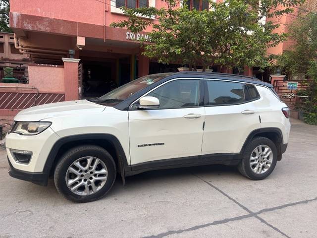 https://images10.gaadi.com/usedgaadi-sellcar/UsedCar/e5212e99a/f2ef90a1-1fa3-471a-8160-8f631c77012c.jpeg?imwidth=6401