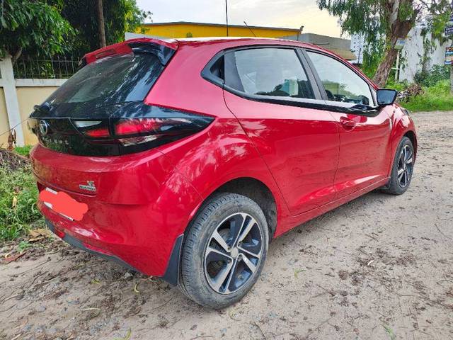 https://images10.gaadi.com/usedgaadi-sellcar/UsedCar/e5213c83a/c8c40633-73e6-4869-b49a-99abb0ef6599.jpg?imwidth=6401