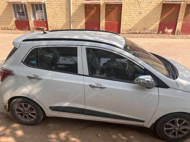 https://images10.gaadi.com/usedgaadi-sellcar/UsedCar/e52168dba/a1df0986-c37f-4fef-ba77-33bd32bcc05e.jpeg?imwidth=6400