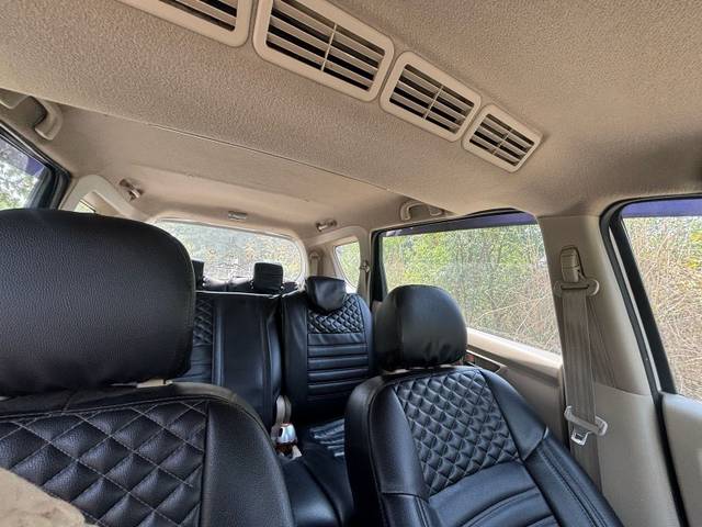 https://images10.gaadi.com/usedgaadi-sellcar/UsedCar/e521a04ba/485af639-680a-4922-b42c-b989e1e791fa.jpeg?imwidth=6401