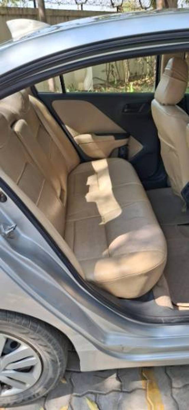 https://images10.gaadi.com/usedgaadi-sellcar/UsedCar/e521abd3a/f7ff5250-0b81-49d7-82ff-b9be8e14f0cf.jpg?imwidth=6400