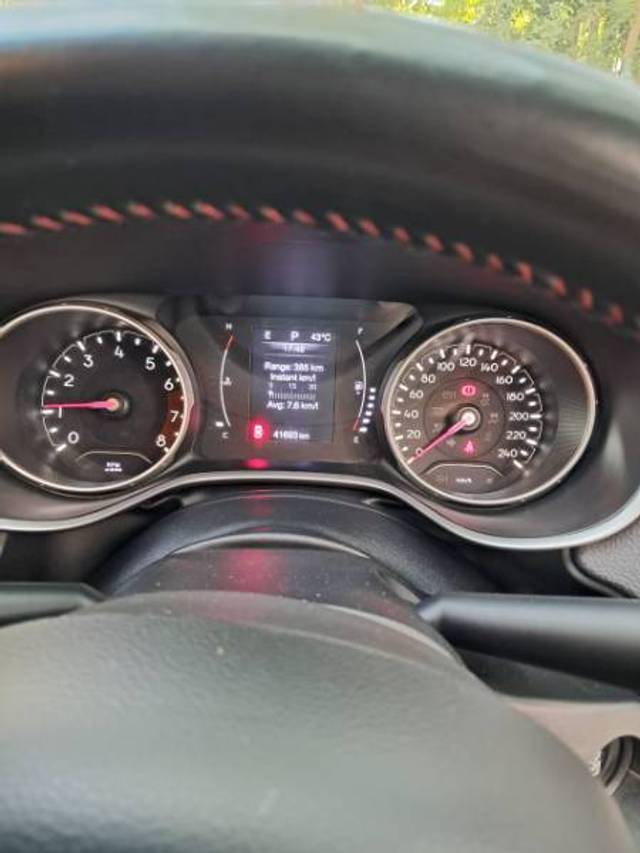https://images10.gaadi.com/usedgaadi-sellcar/UsedCar/e521aeeca/7a5a806a-87b2-479a-8e90-ec5264be791f.jpeg?imwidth=6402