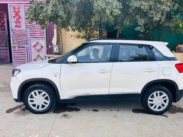https://images10.gaadi.com/usedgaadi-sellcar/UsedCar/e521bb81a/4579d9ab-e798-4047-b970-4a2943e2c245.jpeg?imwidth=6402