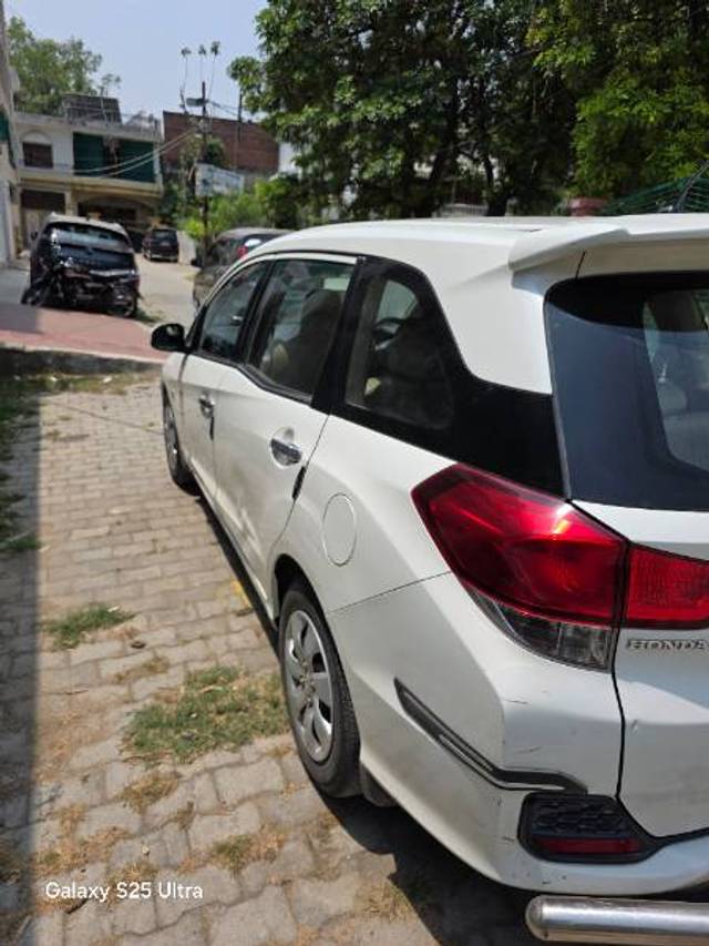 https://images10.gaadi.com/usedgaadi-sellcar/UsedCar/e521e2dba/2468ec55-de0f-4c3a-acf2-aef338177c27.jpg?imwidth=6401