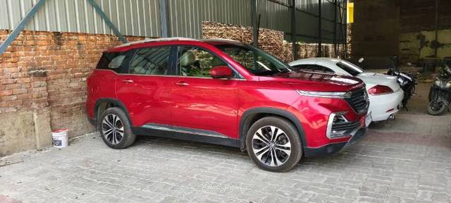 https://images10.gaadi.com/usedgaadi-sellcar/UsedCar/e5220539a/512e440b-206a-4f84-b170-0ce29c115aac.jpeg?imwidth=6400