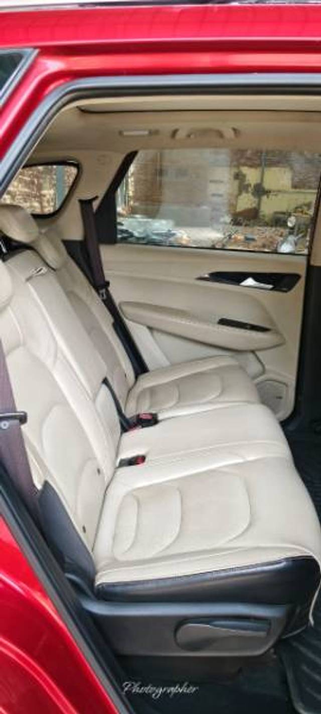https://images10.gaadi.com/usedgaadi-sellcar/UsedCar/e5220539a/b7d63a2d-df47-4b0f-aed5-ab032ae2d9e6.jpeg?imwidth=6402