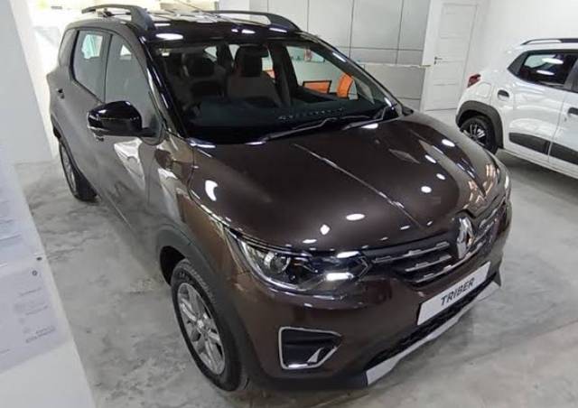 https://images10.gaadi.com/usedgaadi-sellcar/UsedCar/e5221452a/3f8da3b9-9cdf-4883-9ad2-f5e132386fdf.jpeg?imwidth=6400