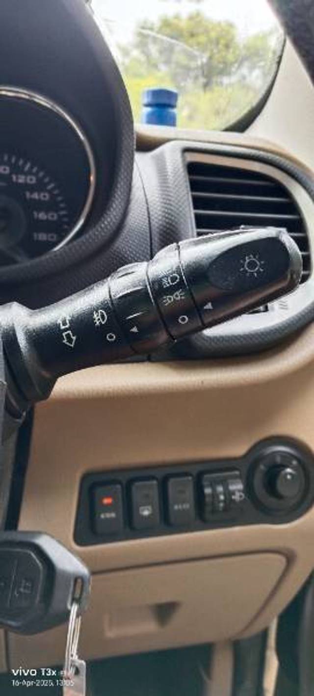 https://images10.gaadi.com/usedgaadi-sellcar/UsedCar/e5224791a/a01c50fc-f3f5-42f6-803a-e511748b1325.jpg?imwidth=6401