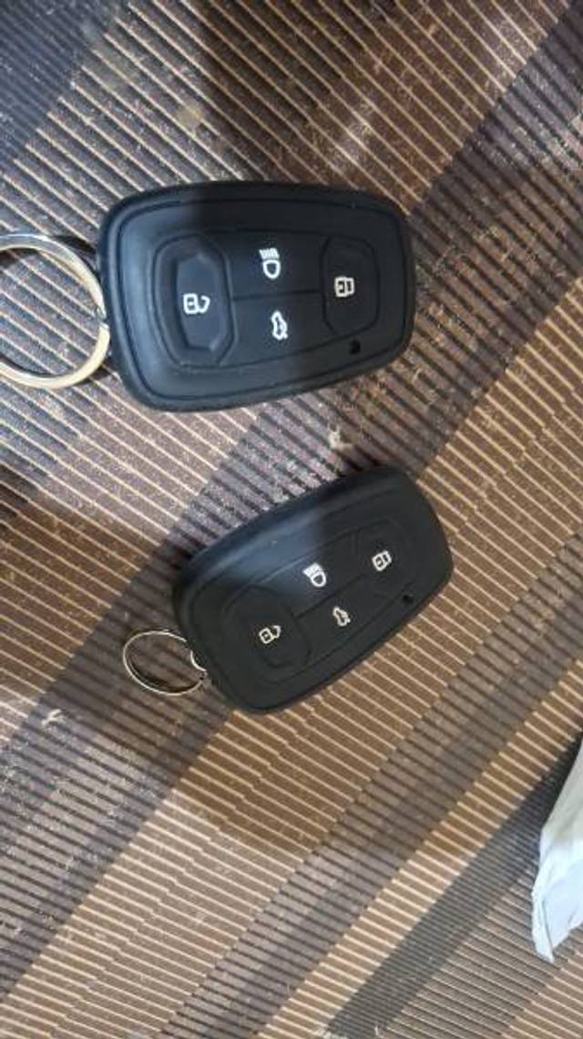 https://images10.gaadi.com/usedgaadi-sellcar/UsedCar/e5225dfba/7fda7173-329a-4947-900d-bed4847a6b66.jpg?imwidth=6401