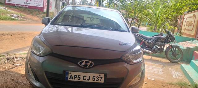 https://images10.gaadi.com/usedgaadi-sellcar/UsedCar/e52267d0a/6c8ca22d-0a07-4378-ac0b-2a013fdc8921.jpg?imwidth=6400