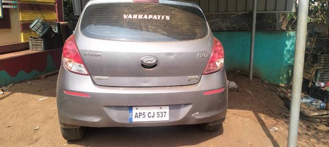 https://images10.gaadi.com/usedgaadi-sellcar/UsedCar/e52267d0a/c6812b68-0d3c-44b9-aed4-1f89dee14c28.jpg?imwidth=6401