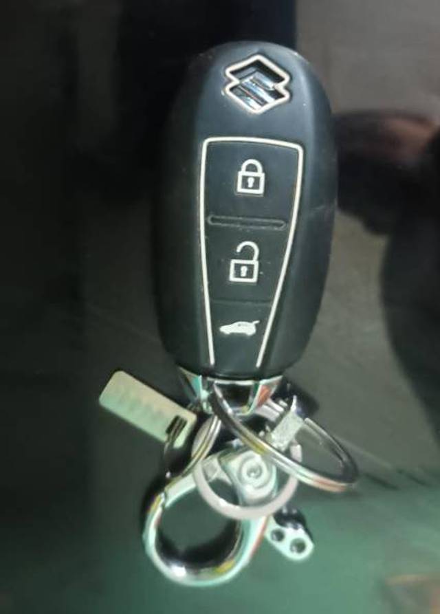 https://images10.gaadi.com/usedgaadi-sellcar/UsedCar/e5230d74a/b5733d00-badd-4792-92e5-451a48e6722a.jpg?imwidth=6400