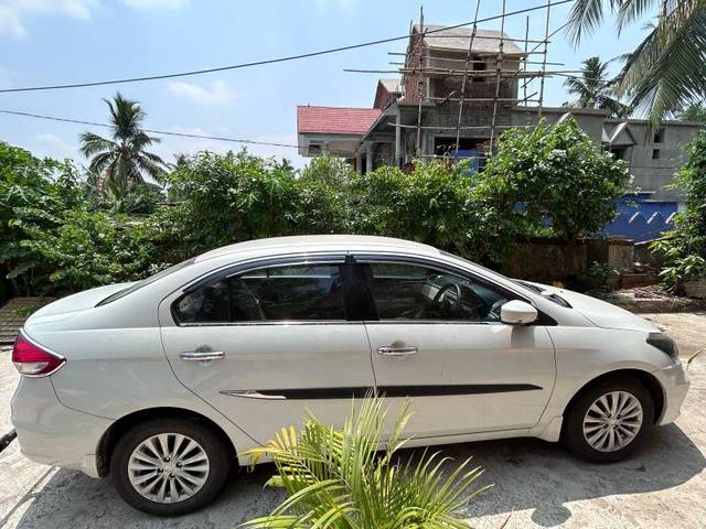 https://images10.gaadi.com/usedgaadi-sellcar/UsedCar/e5230d74a/d39e5777-6cb7-4a17-ad22-1fc5bf8b99be.jpg?imwidth=6401