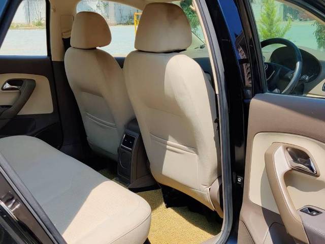 https://images10.gaadi.com/usedgaadi-sellcar/UsedCar/e52343bba/7016b842-f3e1-4e8c-960a-5c9298c0209b.jpg?imwidth=6402