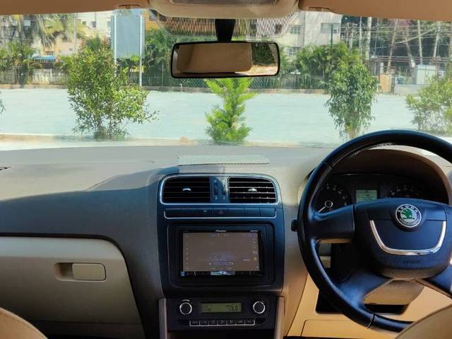 https://images10.gaadi.com/usedgaadi-sellcar/UsedCar/e52343bba/84ccc764-47f5-41b6-bcc4-77b9802b3b66.jpg?imwidth=6401