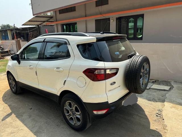 https://images10.gaadi.com/usedgaadi-sellcar/UsedCar/e5238109a/98f84451-8384-4ce1-9f43-f32aee57acbc.jpeg?imwidth=6402