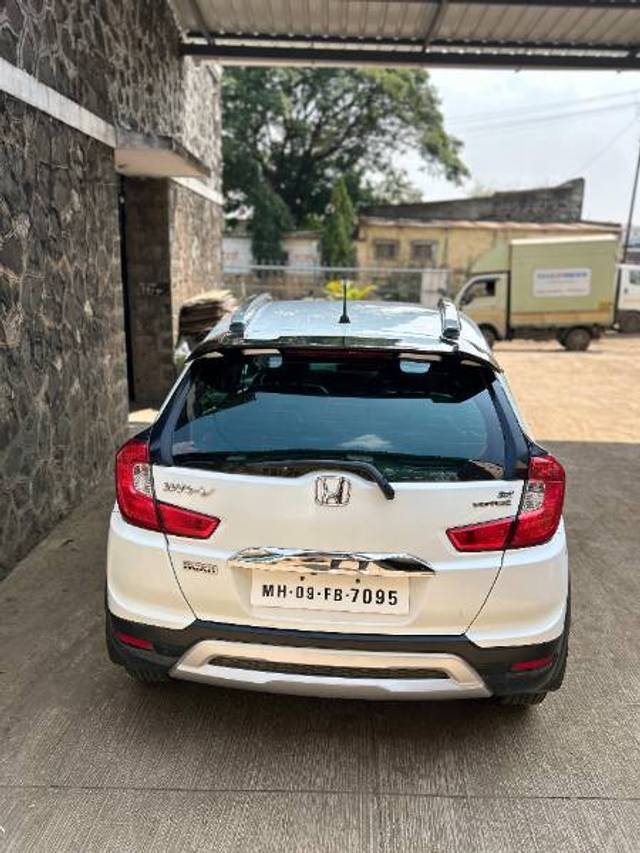 https://images10.gaadi.com/usedgaadi-sellcar/UsedCar/e523ac6ca/da95a2d2-4081-43e9-b382-531deff1b7ca.jpg?imwidth=6402