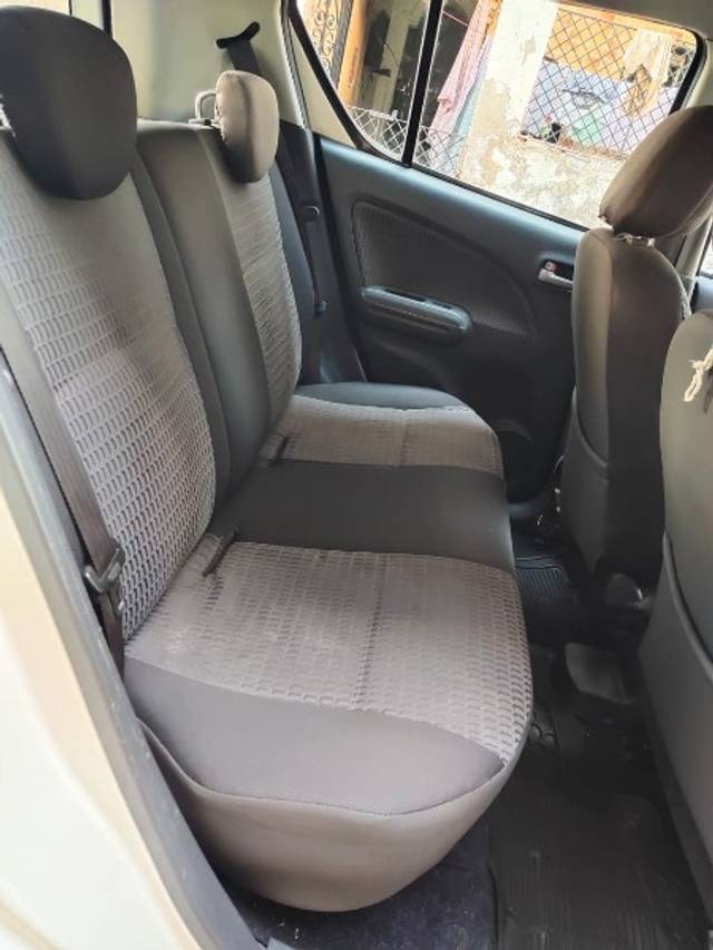 https://images10.gaadi.com/usedgaadi-sellcar/UsedCar/e523caada/89cd9b20-e0a4-4e59-8221-a43f2f5bf3a7.jpeg?imwidth=6401