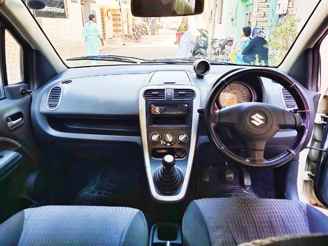 https://images10.gaadi.com/usedgaadi-sellcar/UsedCar/e523caada/968f3b8f-c125-4662-9683-1c8bbcb28c62.jpeg?imwidth=6402