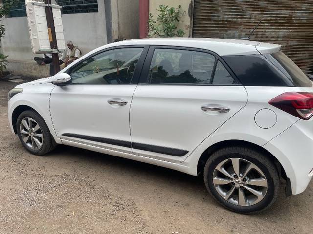 https://images10.gaadi.com/usedgaadi-sellcar/UsedCar/e523e8cda/f4f40806-de06-4d6e-b5ac-ec566d32ad04.jpg?imwidth=6402