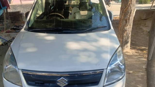 https://images10.gaadi.com/usedgaadi-sellcar/UsedCar/e5246201a/f8962cb9-0d21-45b6-82ac-b346afe4ddb2.jpg?imwidth=6400