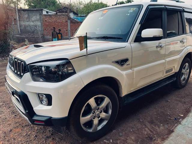 https://images10.gaadi.com/usedgaadi-sellcar/UsedCar/e524c7a6a/8bed11f3-6f90-4baa-97ad-5914cdadd183.jpg?imwidth=6401