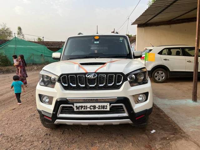 https://images10.gaadi.com/usedgaadi-sellcar/UsedCar/e524c7a6a/af800c3b-d043-4395-85bd-3ef6a1cfd1a8.jpg?imwidth=6402