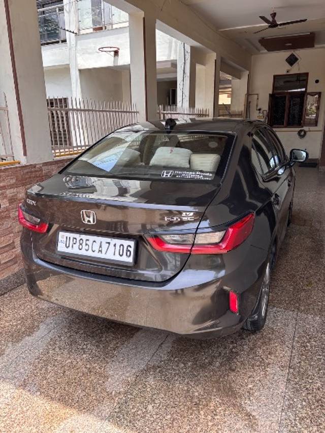 https://images10.gaadi.com/usedgaadi-sellcar/UsedCar/e524c900a/07e7cf7a-904b-4a15-bafb-1d070d8bf25d.jpeg?imwidth=6401