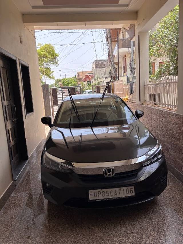 https://images10.gaadi.com/usedgaadi-sellcar/UsedCar/e524c900a/19846019-4d69-4830-9edf-20c50a3b5f5d.jpeg?imwidth=6400