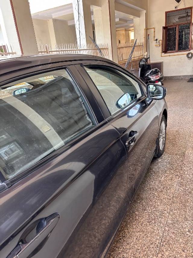 https://images10.gaadi.com/usedgaadi-sellcar/UsedCar/e524c900a/3eef7574-20a6-4734-9075-9484cf6709be.jpeg?imwidth=6402