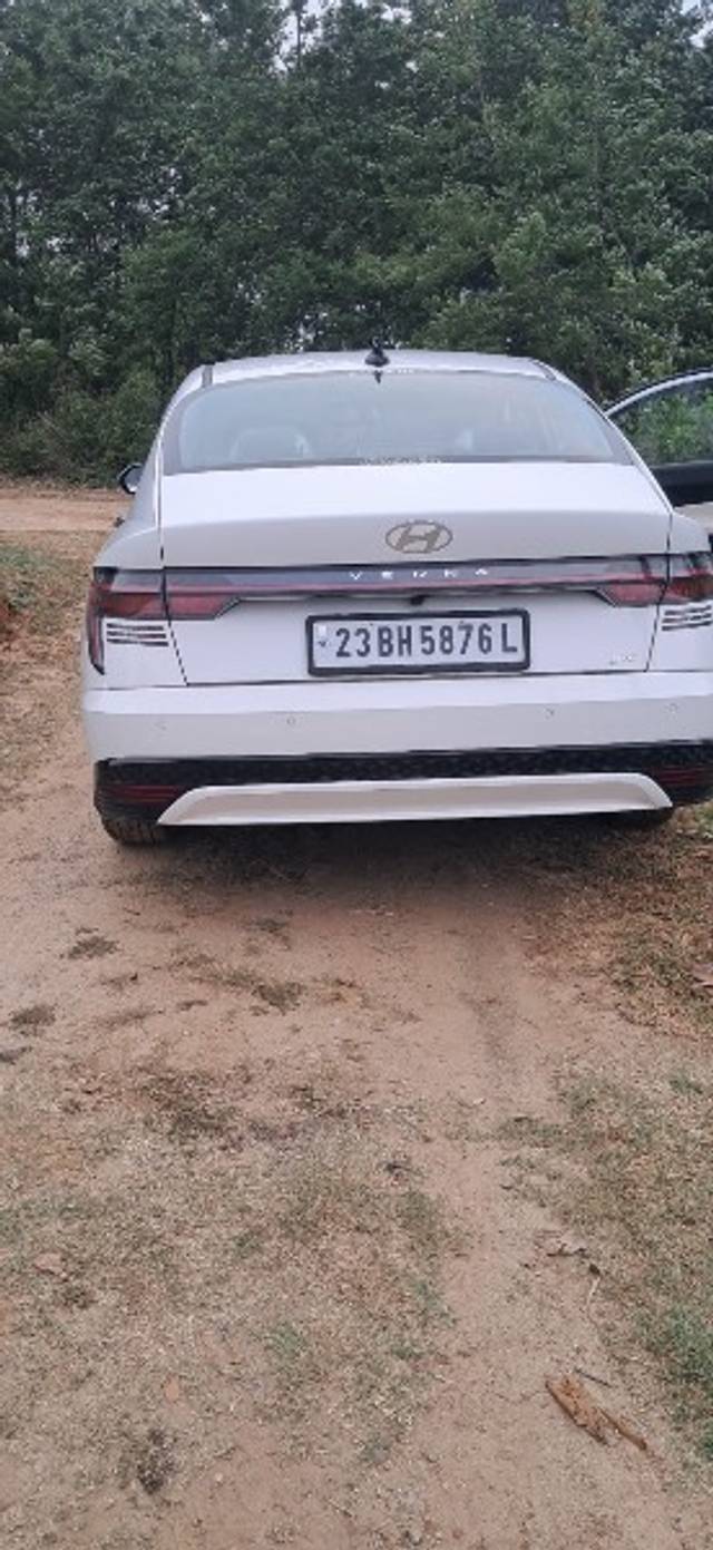 https://images10.gaadi.com/usedgaadi-sellcar/UsedCar/e524f9bfa/6c6e6bf6-5f39-4d26-9a15-96da201435a4.jpeg?imwidth=6402