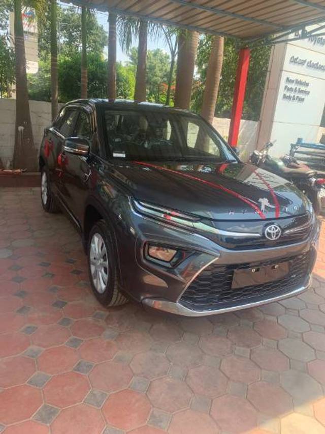 https://images10.gaadi.com/usedgaadi-sellcar/UsedCar/e5254ecaa/887d0ccd-fb56-4133-b6d0-9978182d5bd5.jpg?imwidth=6401