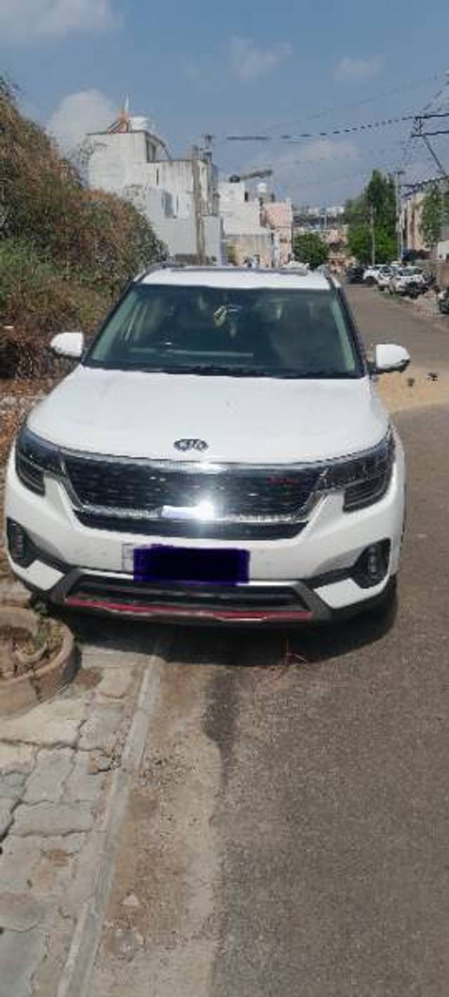 https://images10.gaadi.com/usedgaadi-sellcar/UsedCar/e52557bfa/446e7941-d36b-478a-a206-53299188834b.jpg?imwidth=6400