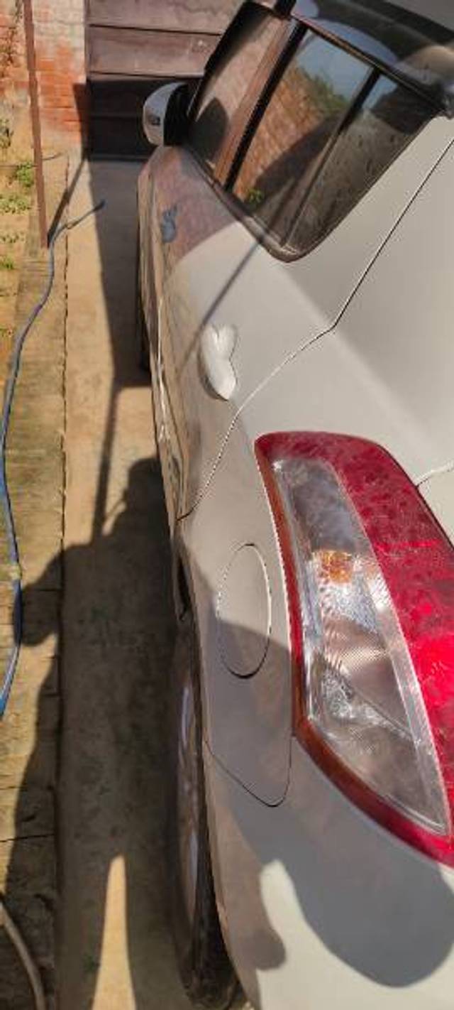 https://images10.gaadi.com/usedgaadi-sellcar/UsedCar/e5260384a/fb9831b4-50d3-479d-8075-2d9b187fe26c.jpg?imwidth=6402