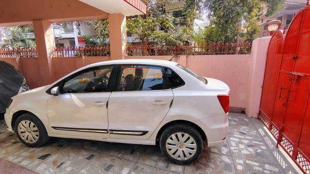 https://images10.gaadi.com/usedgaadi-sellcar/UsedCar/e52604d7a/d0c65ea9-2ce8-40cc-8845-38689d024ad8.jpg?imwidth=6401
