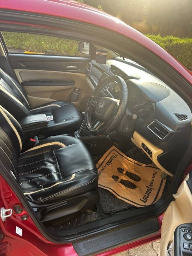 https://images10.gaadi.com/usedgaadi-sellcar/UsedCar/e5267c35a/30983c3e-0d4f-4453-9b18-8a44191d3156.jpeg?imwidth=6402