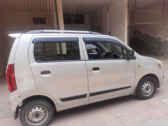 https://images10.gaadi.com/usedgaadi-sellcar/UsedCar/e5268bd8a/da2b286b-b2e3-4e59-88a2-1c3153f2504a.jpg?imwidth=6402