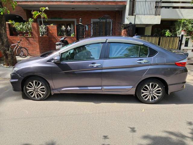 https://images10.gaadi.com/usedgaadi-sellcar/UsedCar/e526dd41a/3425579f-bd03-4e14-ab22-b17835353558.jpg?imwidth=6402