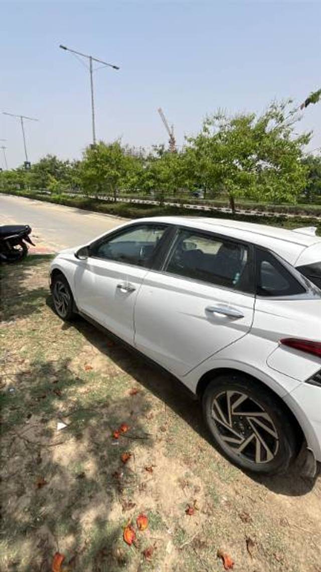 https://images10.gaadi.com/usedgaadi-sellcar/UsedCar/e526ed01a/d68537c5-d9cc-4d32-bf06-1e8a92165d88.jpg?imwidth=6402