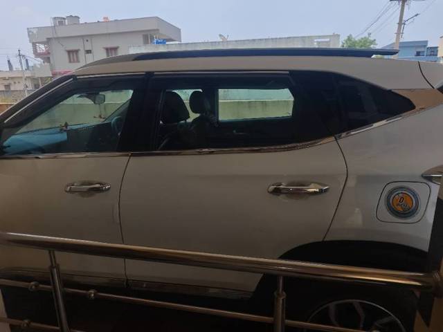 https://images10.gaadi.com/usedgaadi-sellcar/UsedCar/e526fb0ca/92c85934-9c18-4809-88f2-f34f6b0724a8.jpg?imwidth=6401