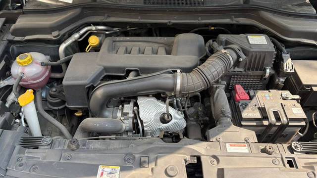 https://images10.gaadi.com/usedgaadi-sellcar/UsedCar/e5270bc6a/04c26529-6ff7-4902-a899-677104d6777b.jpg?imwidth=6401