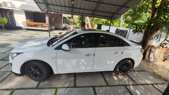 https://images10.gaadi.com/usedgaadi-sellcar/UsedCar/e5271728a/5d63eaff-dbbb-48f7-b9cf-35afb91ef9fa.jpg?imwidth=6400